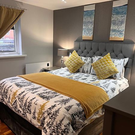 Cockledora, A Luxury Ground Floor Beachfront Apartment Llanelli Esterno foto