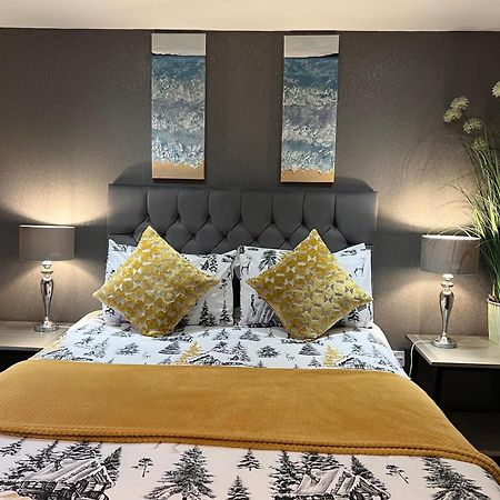 Cockledora, A Luxury Ground Floor Beachfront Apartment Llanelli Esterno foto