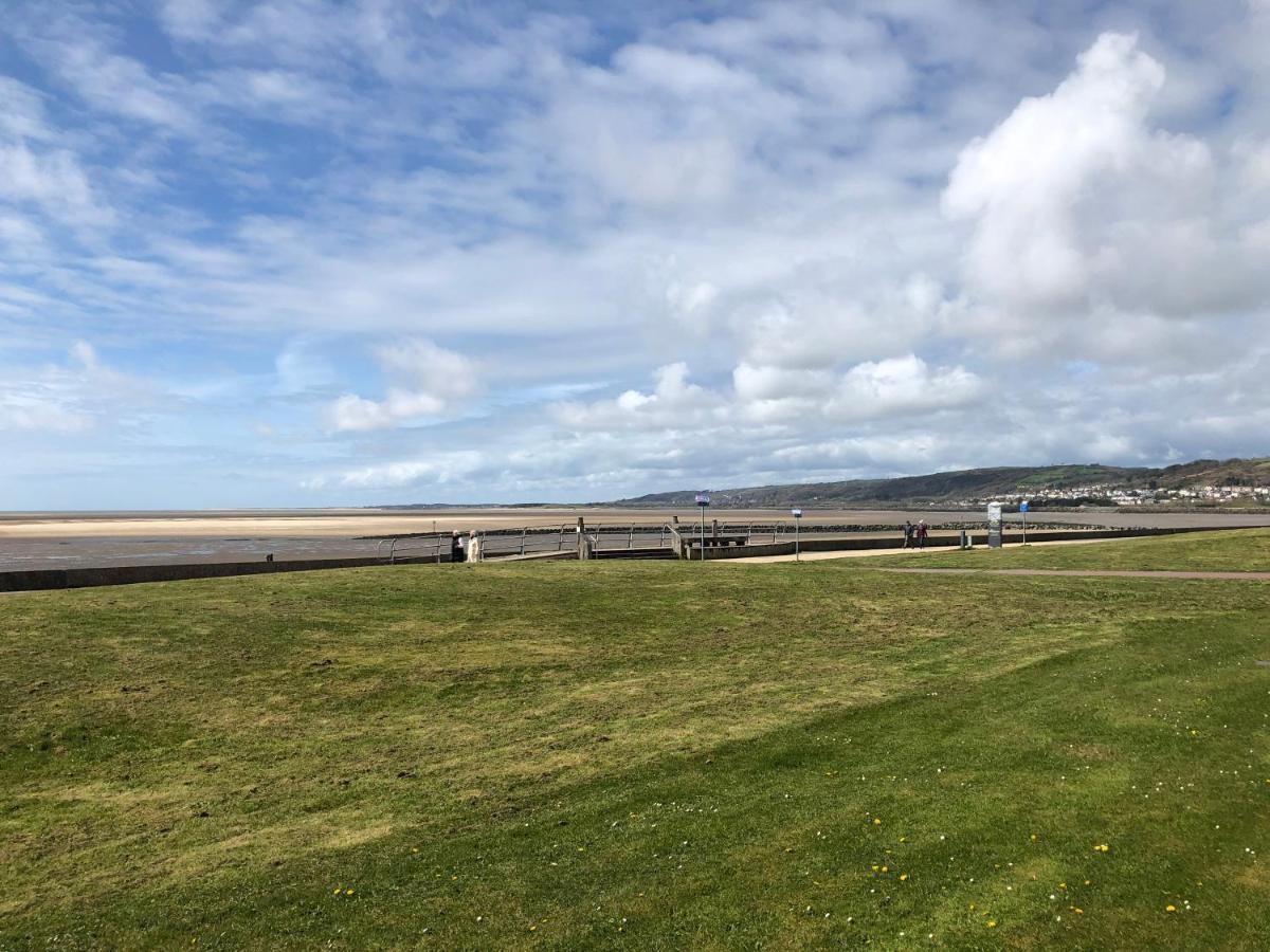 Cockledora, A Luxury Ground Floor Beachfront Apartment Llanelli Esterno foto