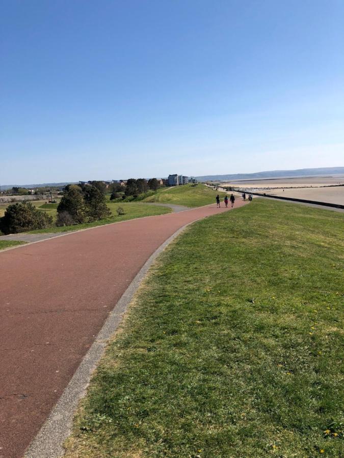 Cockledora, A Luxury Ground Floor Beachfront Apartment Llanelli Esterno foto