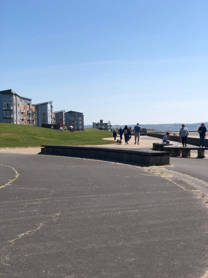 Cockledora, A Luxury Ground Floor Beachfront Apartment Llanelli Esterno foto