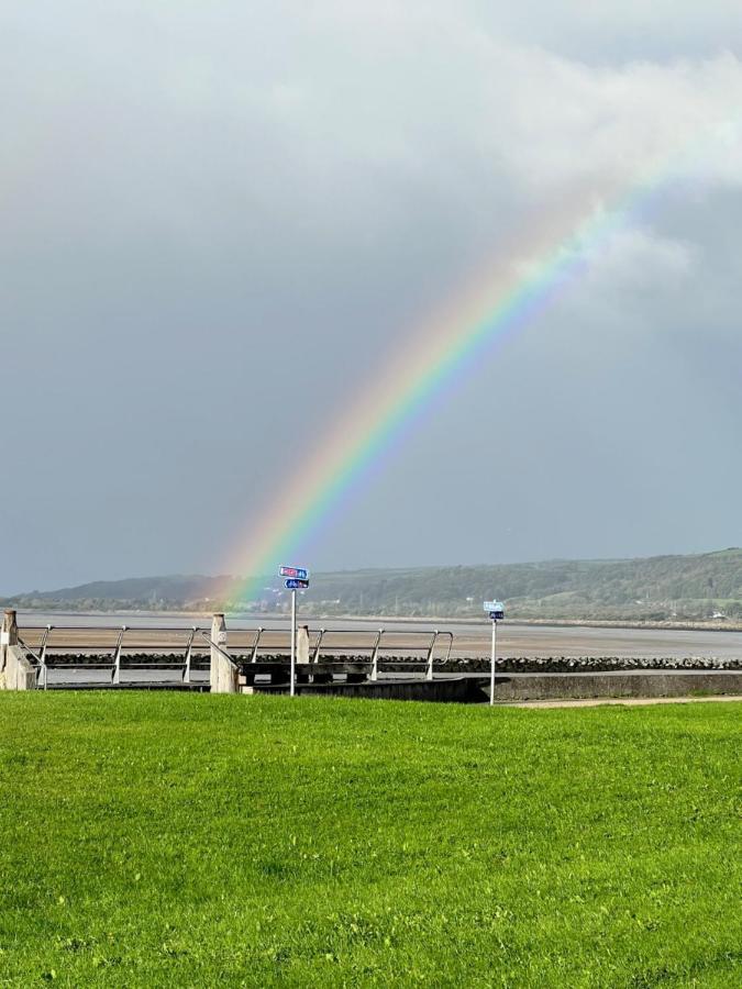 Cockledora, A Luxury Ground Floor Beachfront Apartment Llanelli Esterno foto